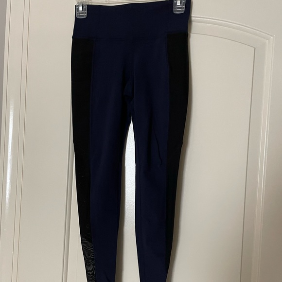 Athleta navy blue leggings with black mesh paneling size xs - Picture 4 of 7